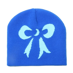 Königsblaue Strickmütze mit hellblauem Schleifenmuster aus weichem Winterstoff