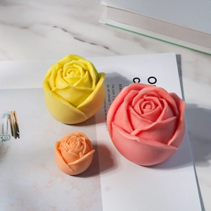 Trois tailles de moules roses en silicone pour bougies DIY en rose, jaune et orange