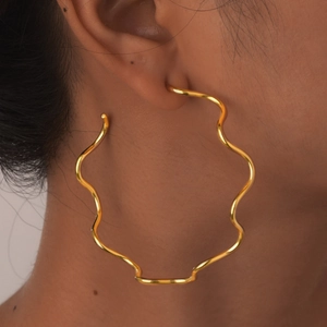18K gold plated large wavy C-shape hoop earrings for women in vintage stainless steel