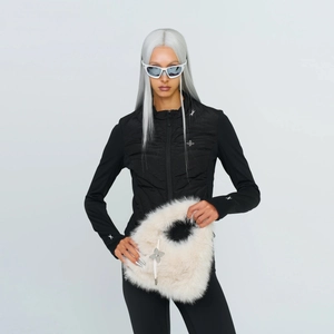 Sac à main en fausse fourrure blanche en forme de cœur avec logo étoile argentée