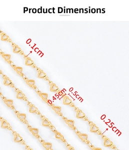 Detail view of gold heart chain links with specific size markings in centimeters