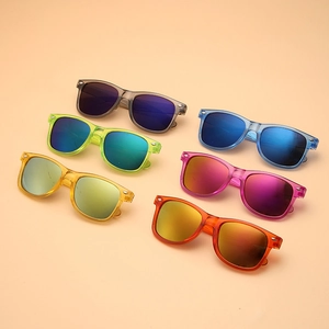 Pack de seis gafas de sol infantiles con lentes de espejo y monturas en colores vibrantes