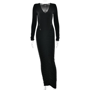 Robe longue noire élégante à manches longues, décolleté en V profond, fronces et mesh
