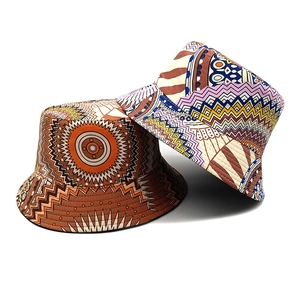 Bob réversible style ethnique avec motifs mandala et géométriques en toile de coton