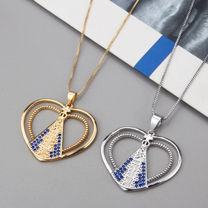 Collier pendentif cœur religieux avec relief de la Madone et zircon bleu en or et argent