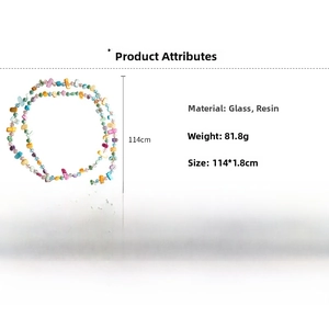 Vue détaillée du collier de perles en verre bohème coloré avec longueur de 114 cm