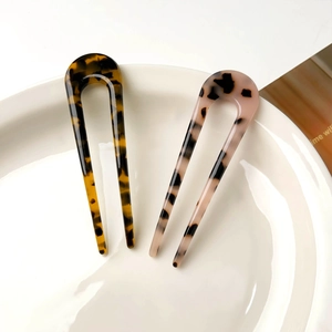 U-shaped tortoise shell hair pin set with leopard pattern for elegant bun hairstyles