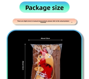 Détail du serre-tête coq en peluche emballé avec les dimensions de 32 cm par 25 cm