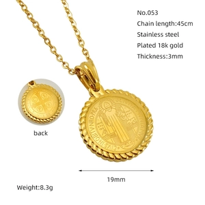 Détails de la médaille de Saint-Benoît avec mesures de taille et finition en or 18 carats