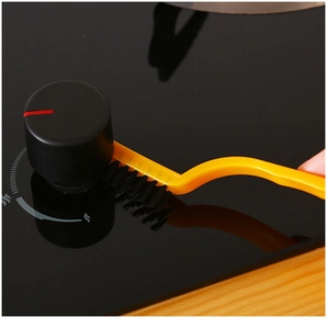 L-shaped kitchen cleaning brush with yellow handle cleaning gas stove knob crevices