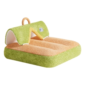 Oranje en groene kattentunnelmand met warme lamswolstof voor wintercomfort
