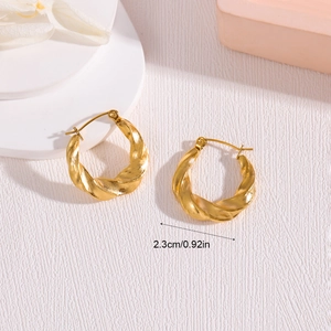 Twisted hoop earrings in 18k gold plated finish with 2.3cm diameter on a white background
