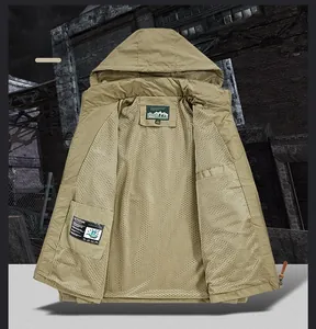Detailansicht der khakifarbenen Kapuzenjacke mit atmungsaktivem Mesh-Futter und Innentasche