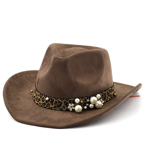 Chapeau fedora en daim marron foncé avec ruban léopard et détails en perles
