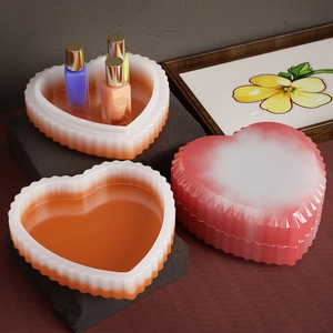 Faceted heart-shaped silicone resin mold with vertical textures for DIY storage containers