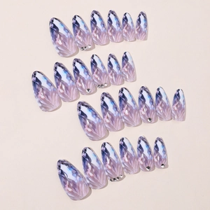 Unghie finte a mandorla fatte a mano con design marmorizzato viola blu e piccoli strass