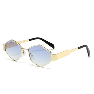 Gafas de sol poligonales de metal dorado con lentes degradadas azules y patillas anchas
