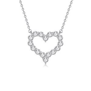 Élégant collier pendentif cœur en argent S925 serti de pierres de moissanite brillantes