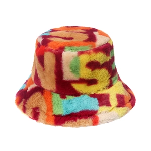 Bob en peluche coloré avec texture douce en fausse fourrure et motifs de lettres