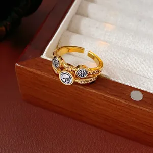 Bague ajustable style vintage avec trois disques de monnaie sertis de zircons
