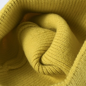 Bonnet en maille jaune moutarde épais pour femme avec texture côtelée chaude et intérieure