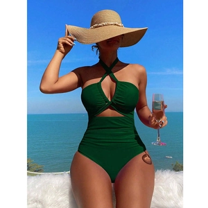 Costume intero verde scuro con scollo all'americana, dettaglio cut-out ed effetto snellente