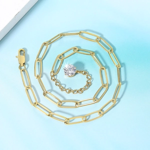 Collier trombone doré minimaliste avec un pendentif solitaire en zircon rond brillant