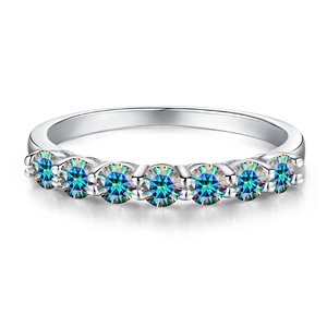 Exquisiter S925 Silberring mit sieben rund geschliffenen bunten Moissanit-Steinen