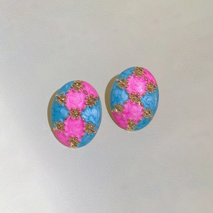 Vintage oval floral stud earrings with blue pink marble texture and gold accents