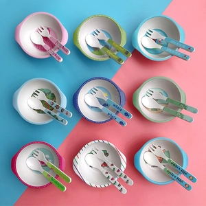 Kindergeschirr-Set aus Bambusfaser mit Cartoon-Tiermotiven in bunten Farben