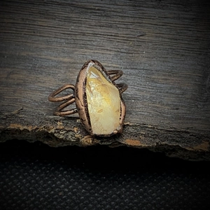 Vintage adjustable ring with irregular yellow natural stone and bronze handcrafted band