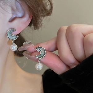 Retro moon earrings with green resin, faux pearl and zircon details for women