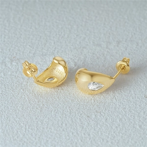 Detail of 925 silver C-shape gold earrings with zircon stone and inner hammered texture