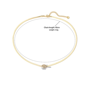 Détail du collier œil maléfique doré avec chaîne de 40 cm et poids de 5,6 g inclus