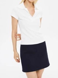 Retro white short-sleeved polo shirt and navy blue mini skirt sports outfit for women