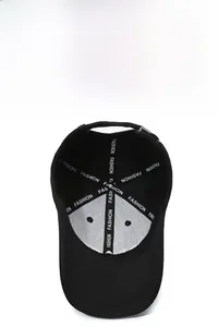 Innenansicht der schwarzen Baseballkappe mit verstärktem FASHION Nahtband für Qualität