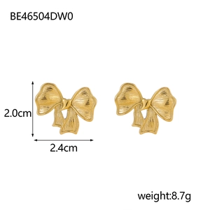 Boucles d'oreilles nœud plaquées or 18 carats en acier inoxydable à texture brossée