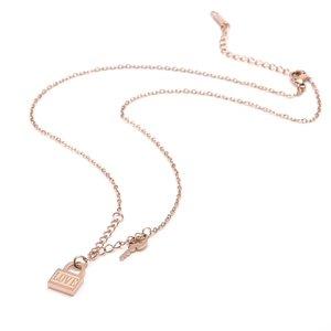 Élégant collier en acier inoxydable or rose avec cadenas LOVE et breloque clé