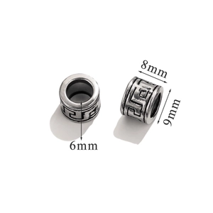 Detailed macro view showing 8mm stainless steel beads with retro pattern and dimensions