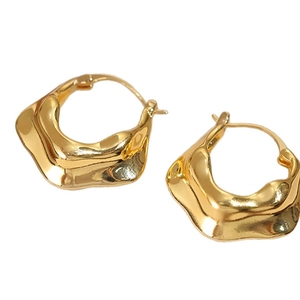 18K gold plated V-shaped pleated hoop earrings with irregular wavy texture