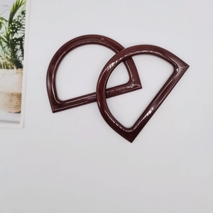 Asas en D de resina marrón oscuro para bolsos DIY con un acabado de alto brillo
