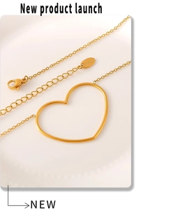 Detail der 18K PVD vergoldeten Edelstahl Herzkette mit verstellbarem Verschluss