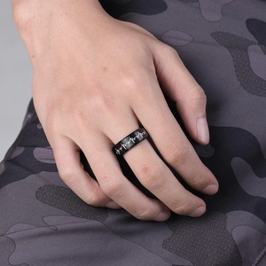 Bague rotative noire en acier inoxydable pour homme avec motif d'électrocardiogramme gravé