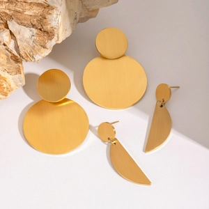 Golden brushed stainless steel geometric round earrings set with artistic shadows