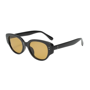 Lunettes de soleil œil-de-chat rétro, monture noire, verres jaunes et rivets argentés