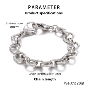 Détail d'un bracelet gourmette lourd en acier inoxydable de 210 mm de long et 13 mm de large