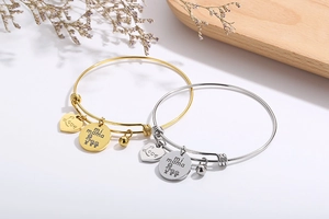 Detail of adjustable steel bracelets with Love heart and Mi Mama pendants for Mother's Day