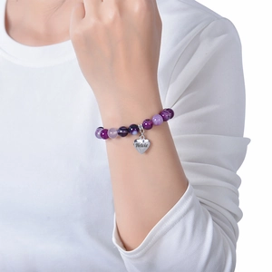 Bracelet perles agate violette avec pendentif cœur en acier inoxydable gravé pour femme