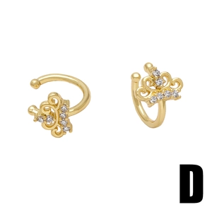 Élégant ear cuff couronne dorée pour femme avec zircons blancs brillants sur fond blanc