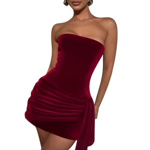 Mini abito a fascia in velluto rosso scuro con arricciature laterali e drappeggio chic